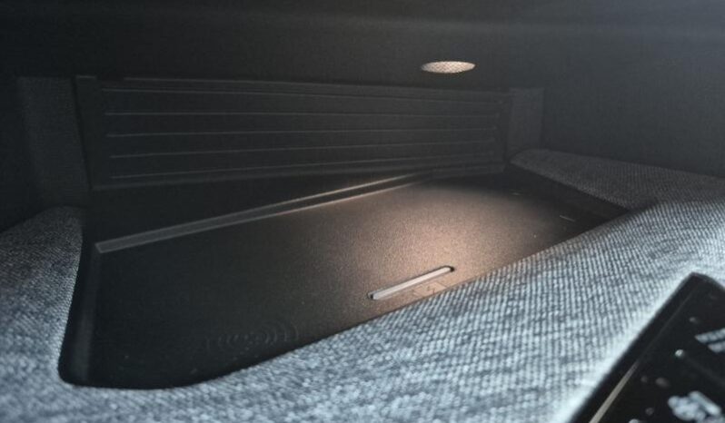 
								Peugeot 3008 GT full									