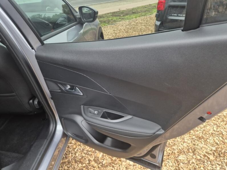 
								Peugeot 2008 ALLURE full									