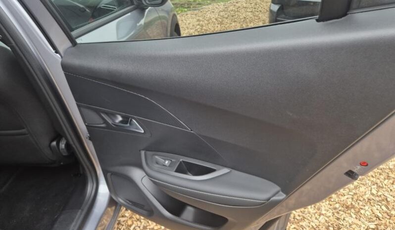 
								Peugeot 2008 ALLURE full									